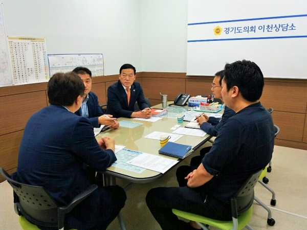 성수석 김인영 도의원은 26일 경기도의회 이천상담소에서 GS리테일 관계자들과 MOU 추진과 관련해 의견을 나누는 자리를 가졌다.