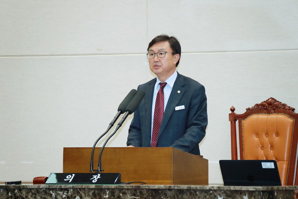 김하식 이천시의회 의장.